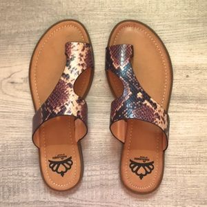 Brand new- never worn Sandals size 9